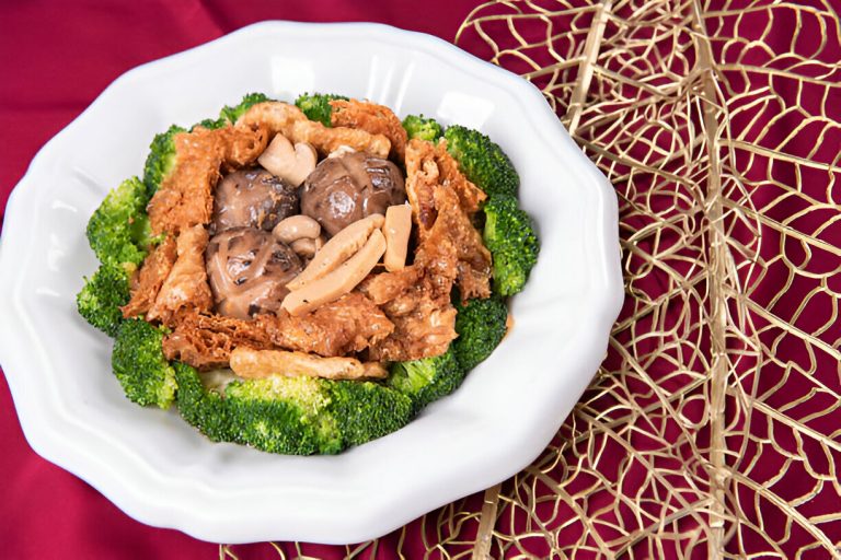 Braised Sea Cucumber with Chicken and Mushroom Recipe