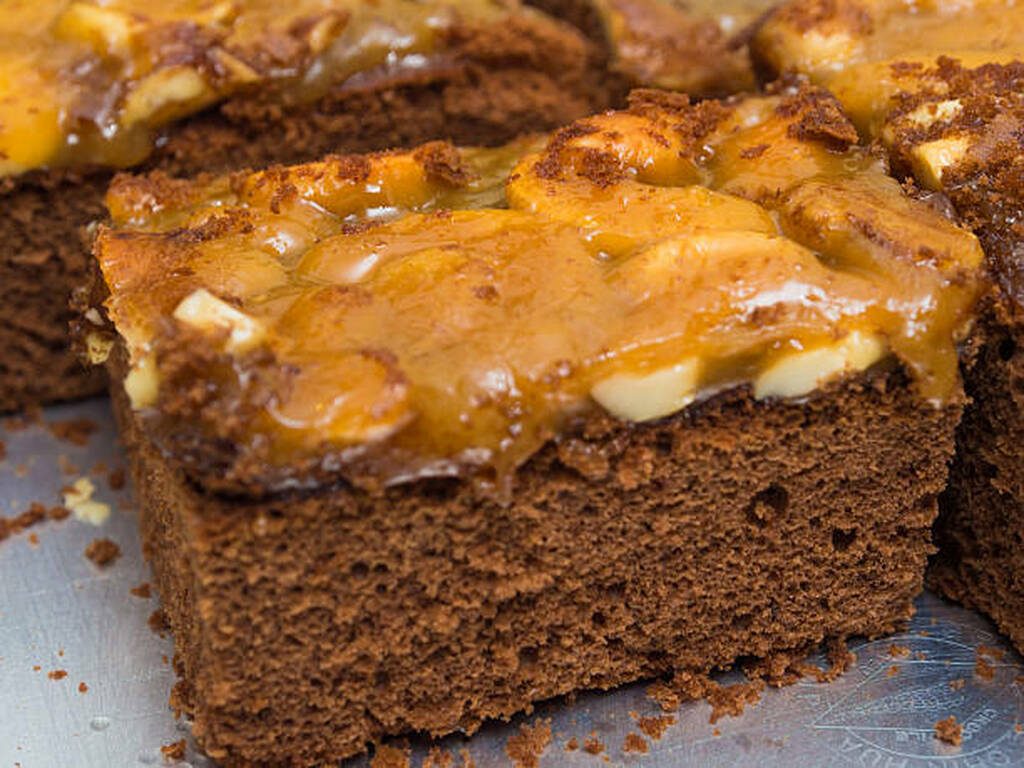Walnut toffee cake